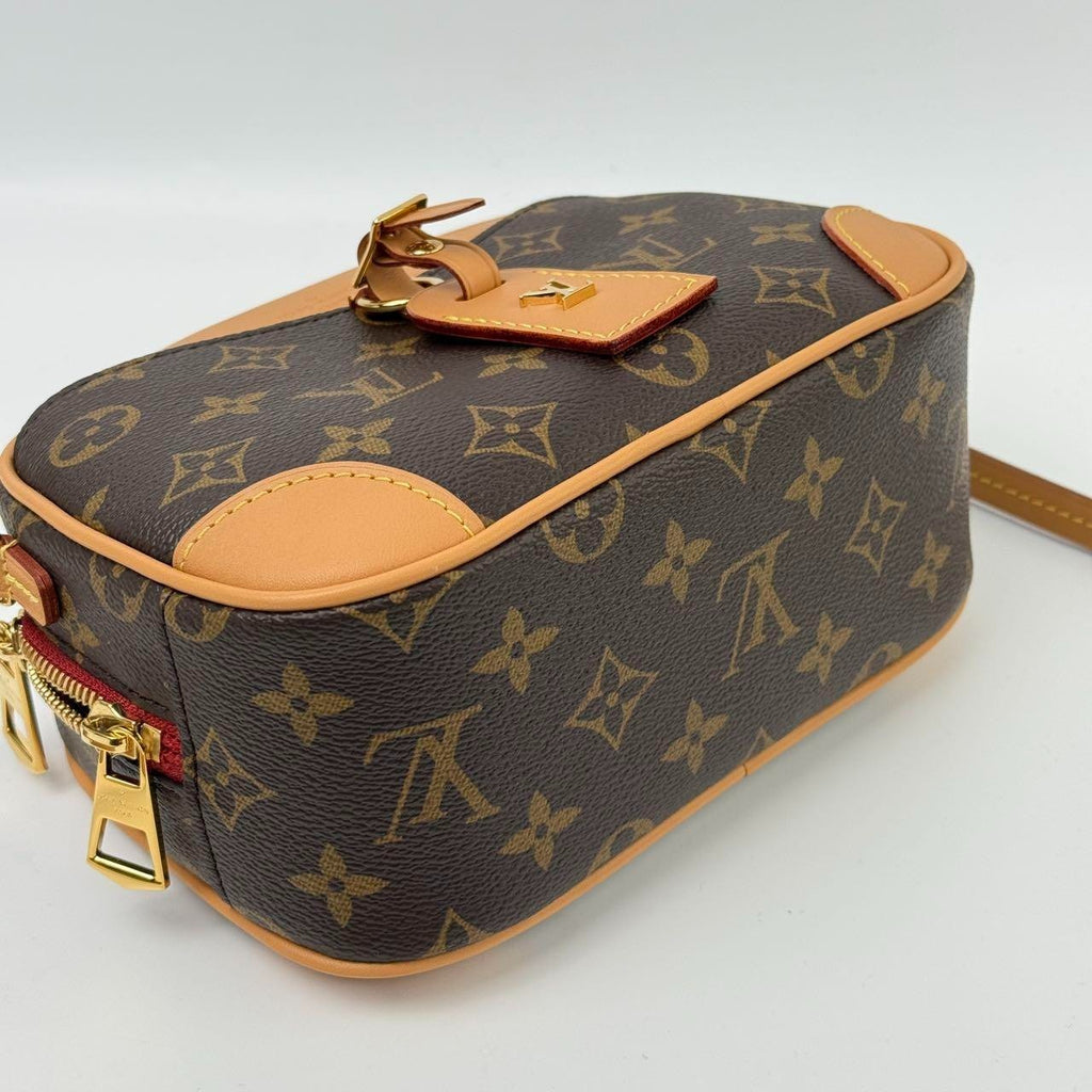 SJ0001  Louis Vuitton camera bag