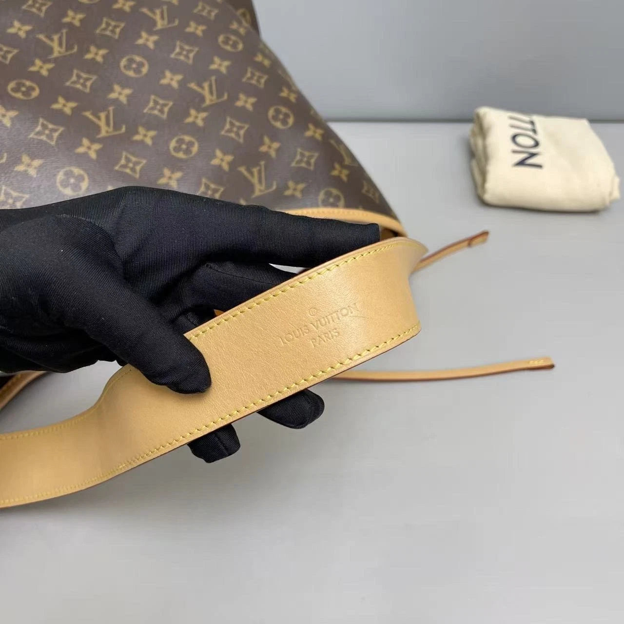 Louis Vuitton Carryall Monogram Canvas Shoulder Bag Crossbody Excellent