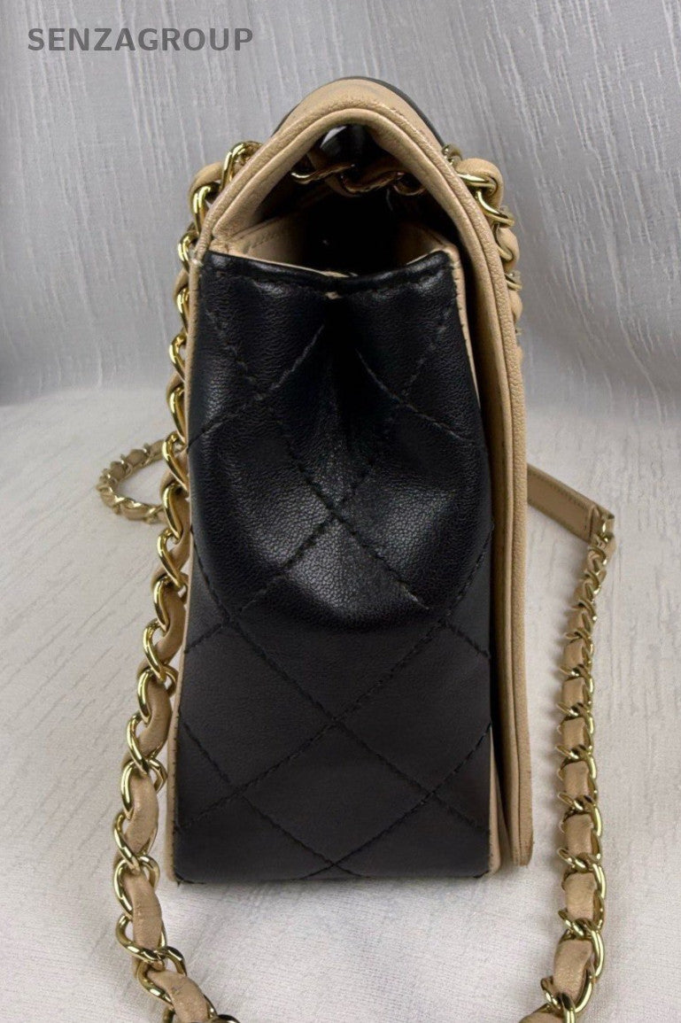 CHANEL 15K Black-Gold Lambskin Chain Shoulder bag Crossbody Women