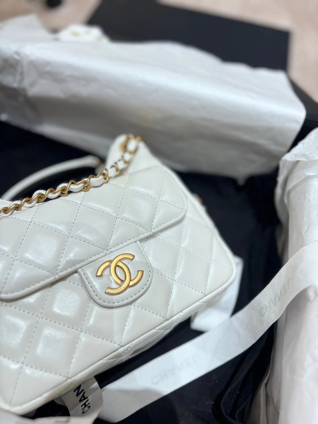CHANEL White Oil Wax Leather Small Handbag For Women