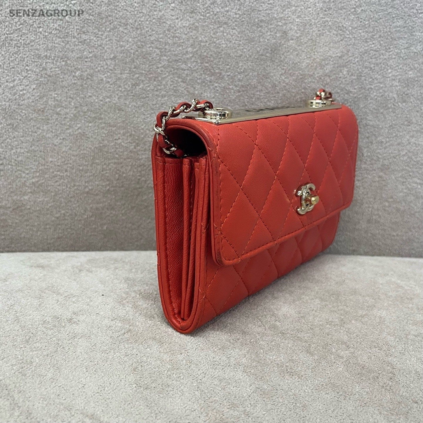 CHANEL Trendy CC Woc Chain Shoulder bag Red Women
