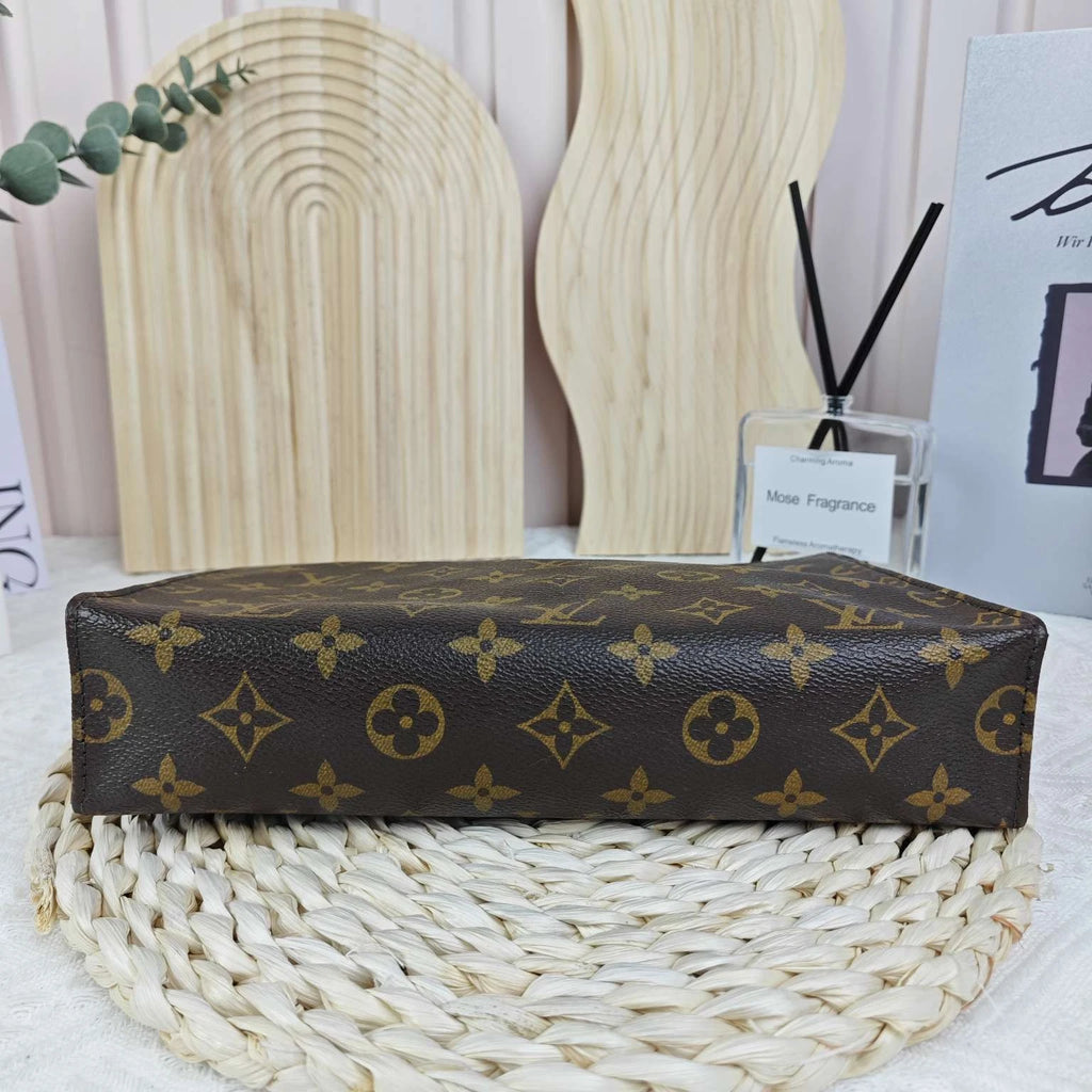 Louis Vuitton Monogram Canvas Toiletry Pouch Clutch For Women