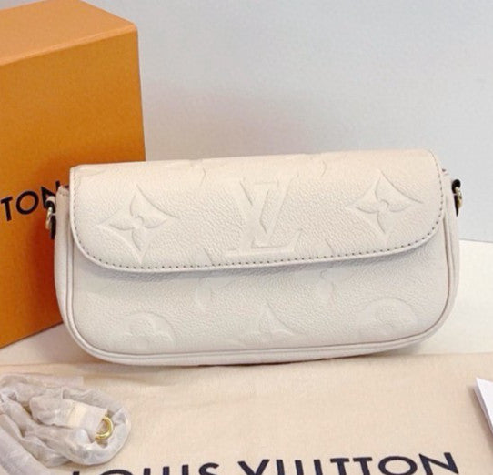 Louis Vuitton Ivy Monogram Chain Shoulder Bag Crossbody White Gold Women Classic