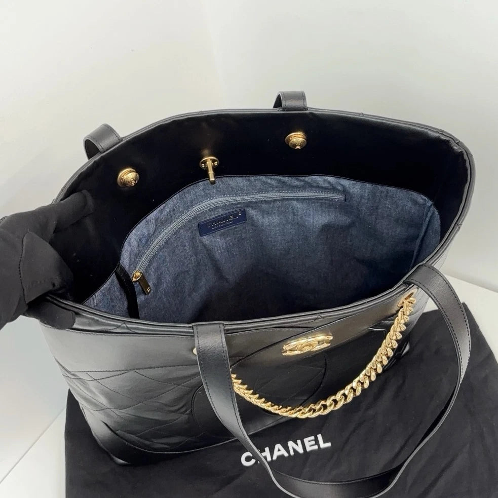 Vintage Chanel CC Logo Tote Black Handbag Shoulder Bag Chip Version GHW