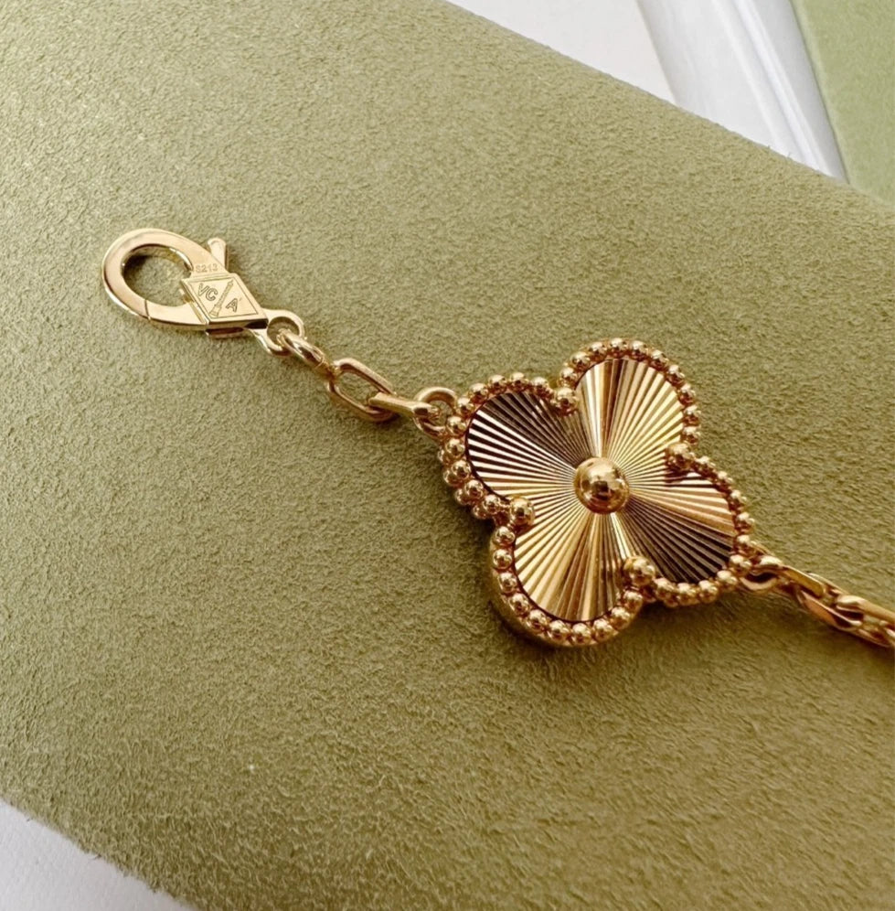 Van Cleef &amp; Arpels Vintage Alhambra 18k Yg 5motifs Guilloche Bracelet Excellent