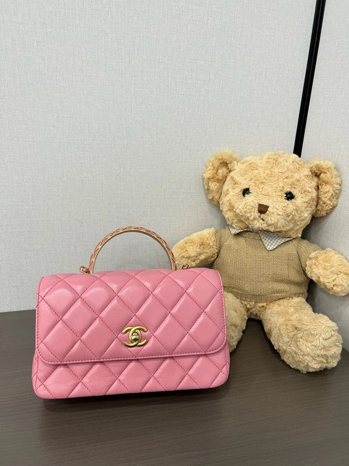 CHANEL Women's Leather Shoulder Handbag Pink