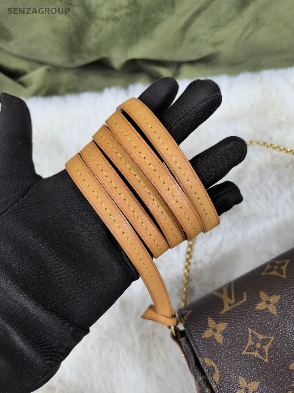 Louis Vuitton Favourite MM Monogram Chain Shoulder bag Women Crossbody