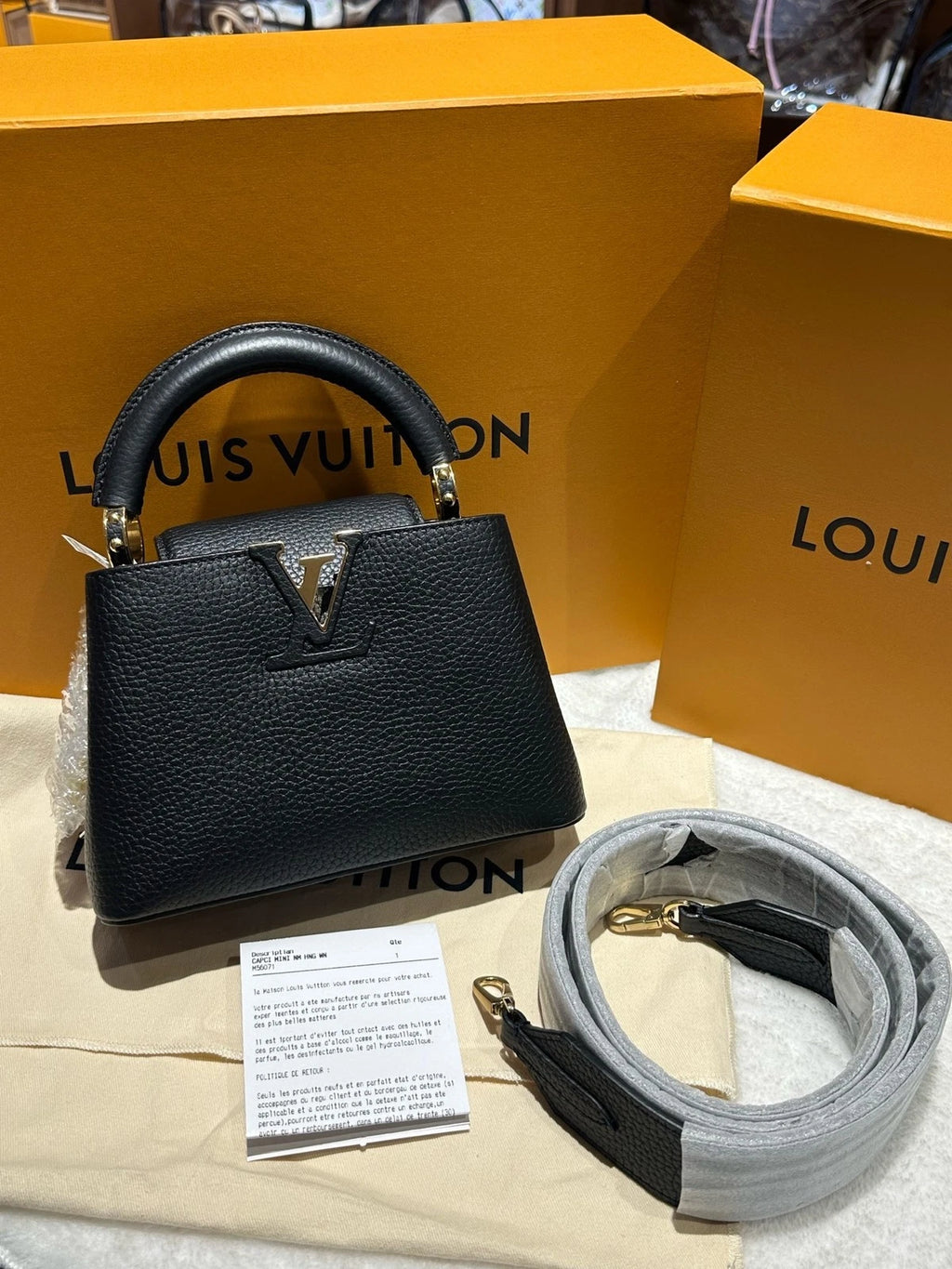 Louis Vuitton Capucines Black Shoulder Bag Excellent