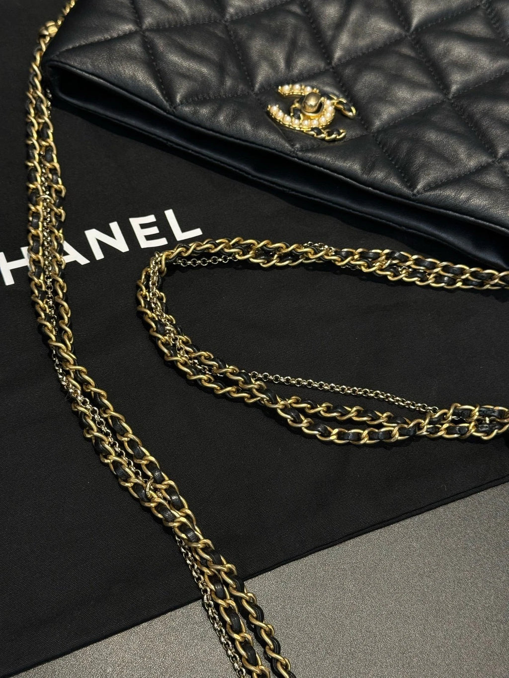 CHANEL Black Tote Chain Shoulder Handbag for Women