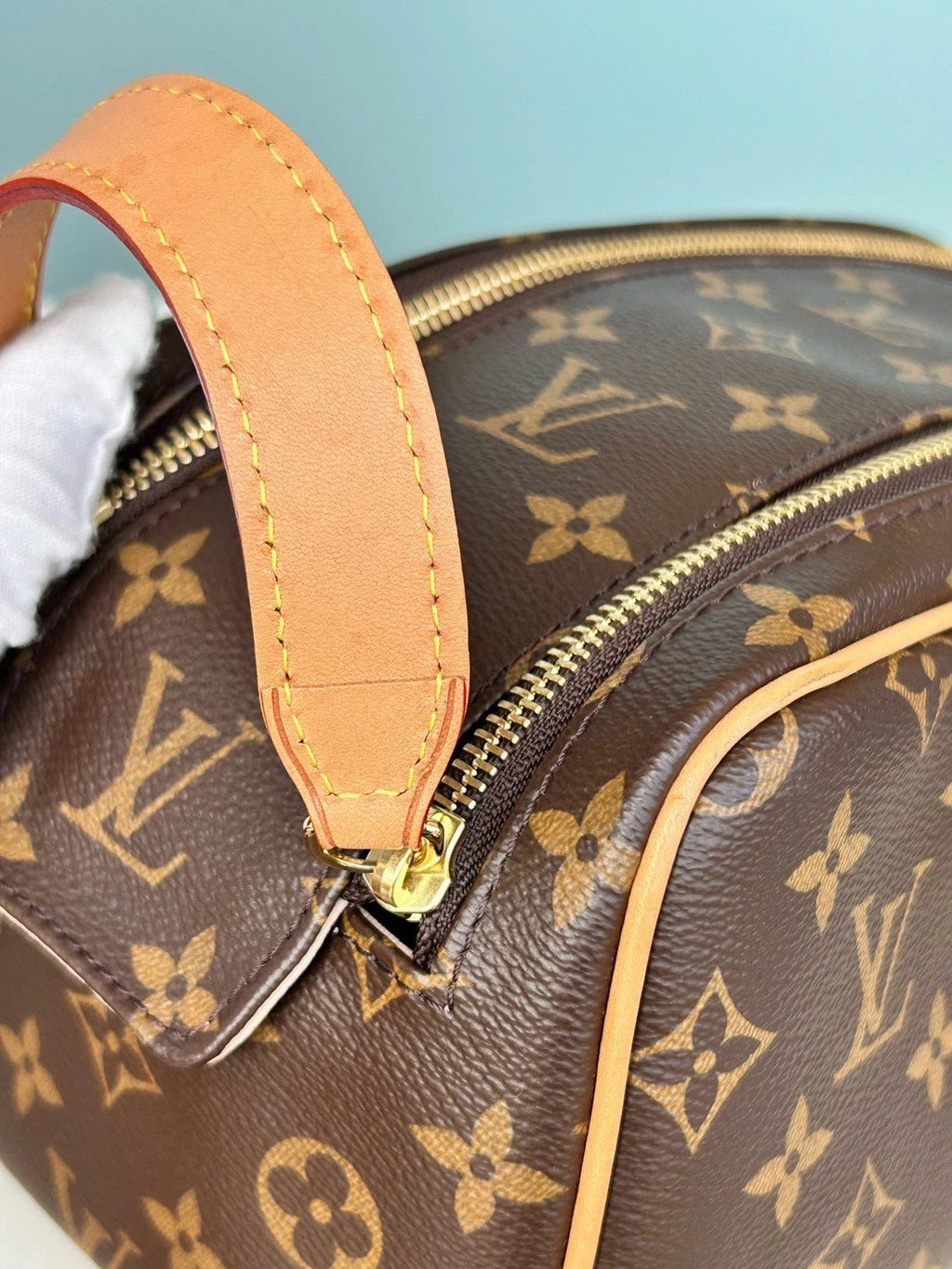 Louis Vuitton Dopp Kit Monogram Clutch Brown Gold Women Classic