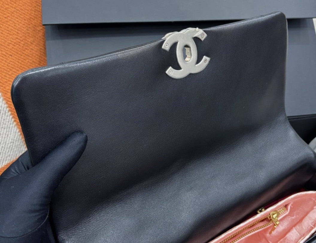 Chanel 19Bag MM Diamond Chain Shoulder Bag Black Silver Used Women Classic