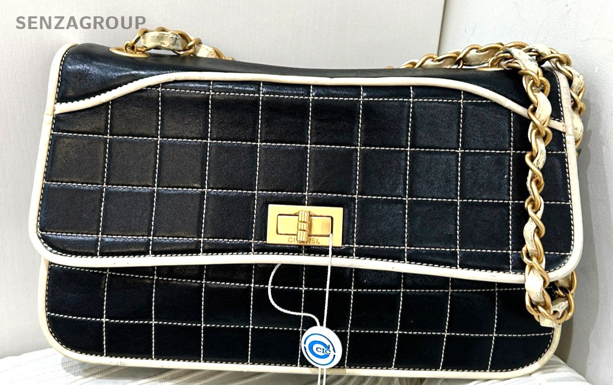 CHANEL Classic External suture line chain Shoulder bag Crossbody