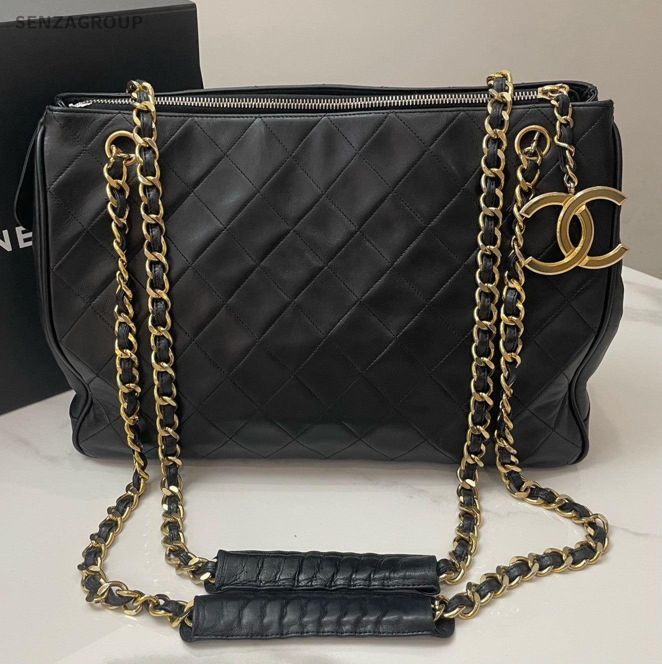 CHANEL Vintage CC Logo Tote Chain Shoulder bag Black Gold Women Classic