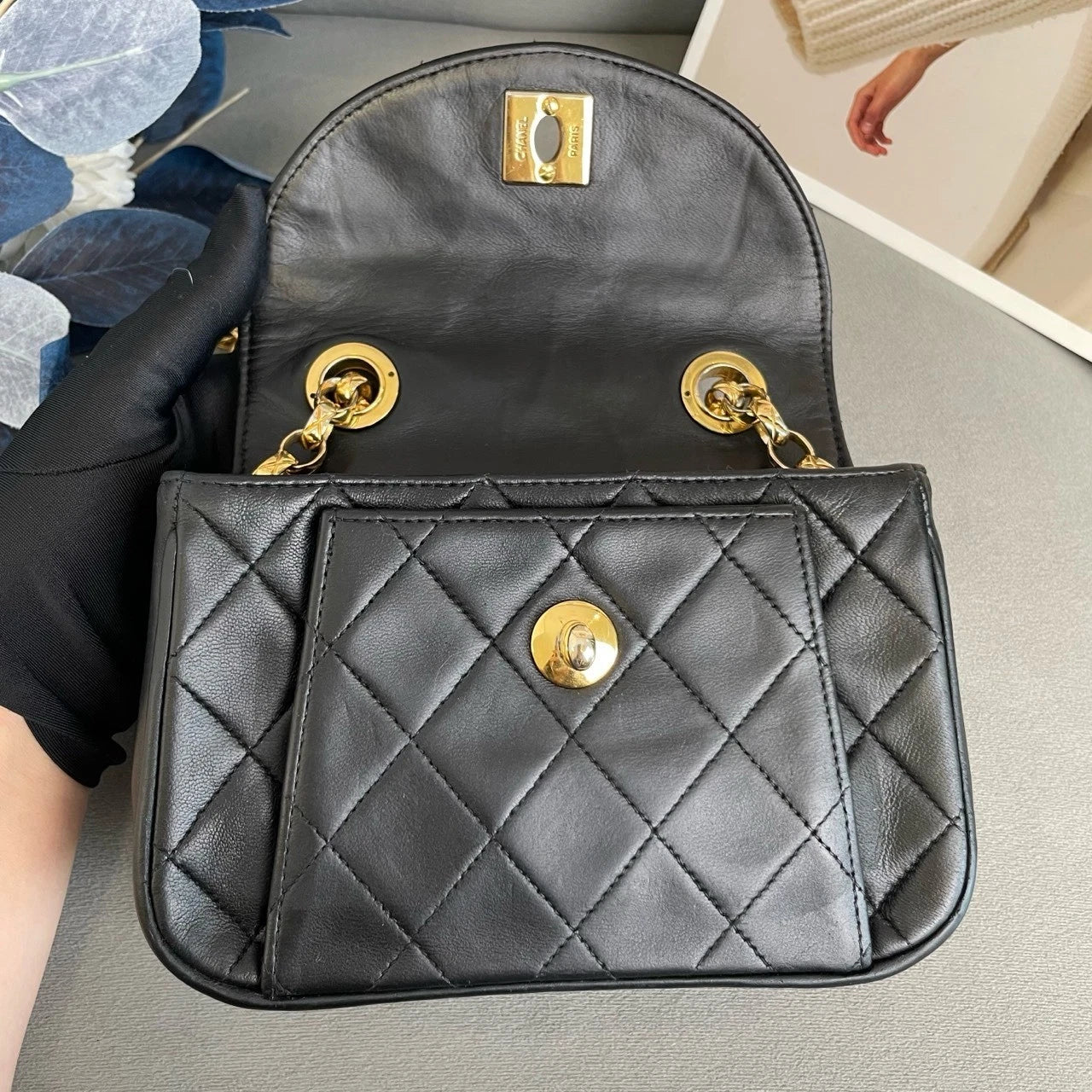 CHANEL Carved CC Flap Postman Shoulder Bag For Women
