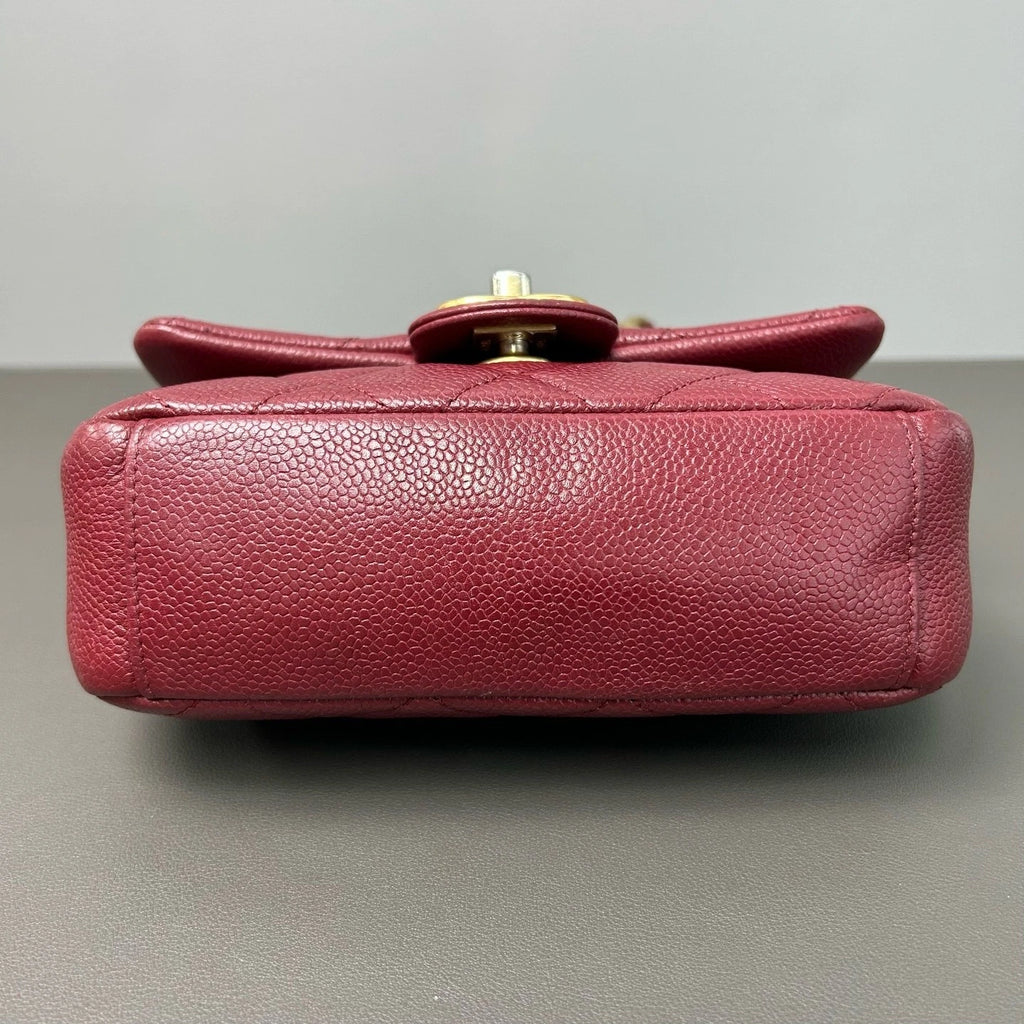 CHANEL Women Burgundy Leather Mini Square Chain Crossbody Chip Version