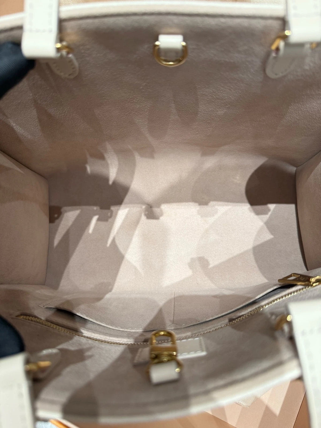 Louis Vuitton OnTheGo Tote Bag Excellent