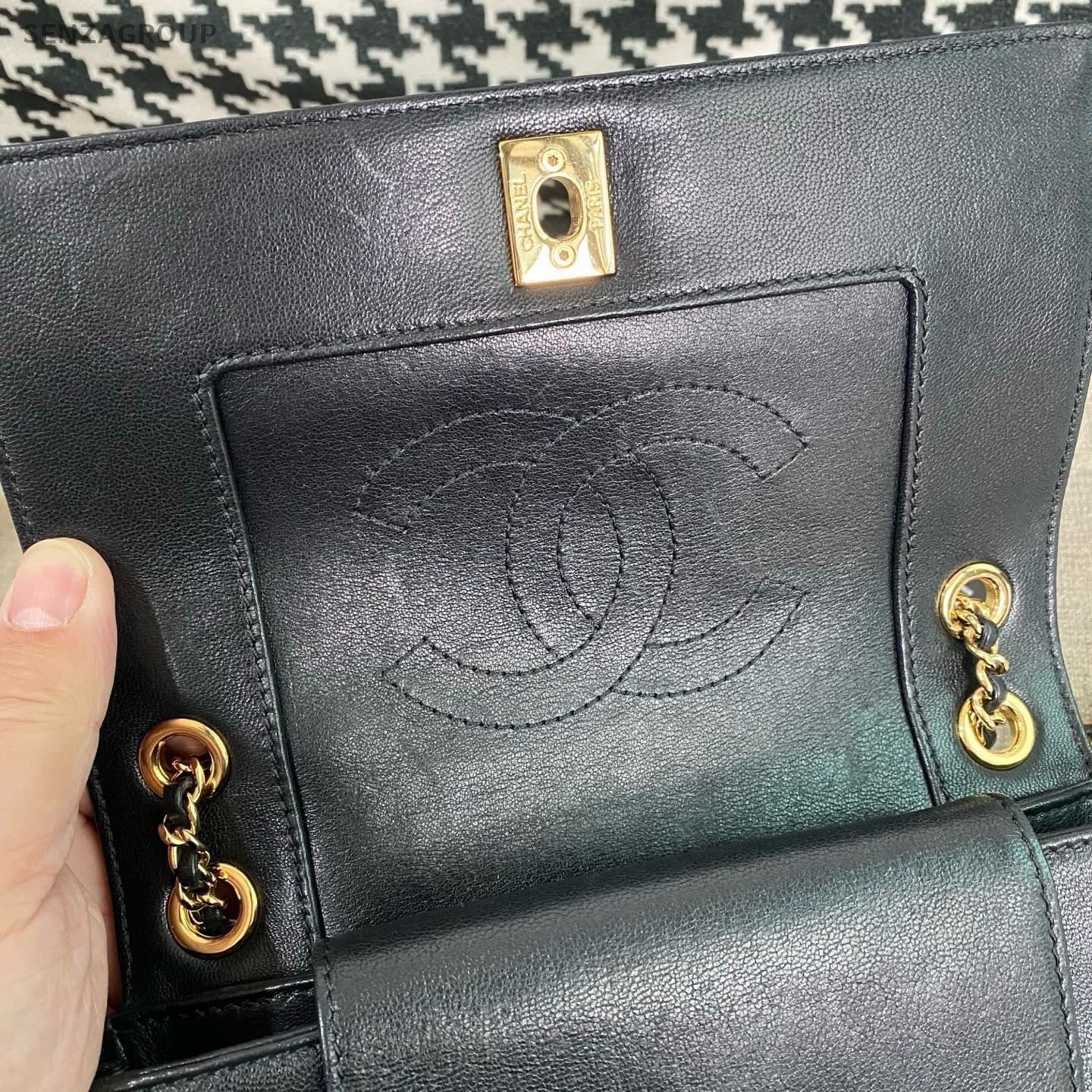 Chanel Diamond Chain Shoulder Bag Crossbody Black Gold Used Women Classic