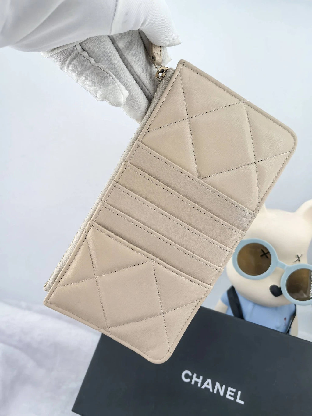 CHANEL Beige Leather 19 Series Clutch Card Phone Bag For Women
