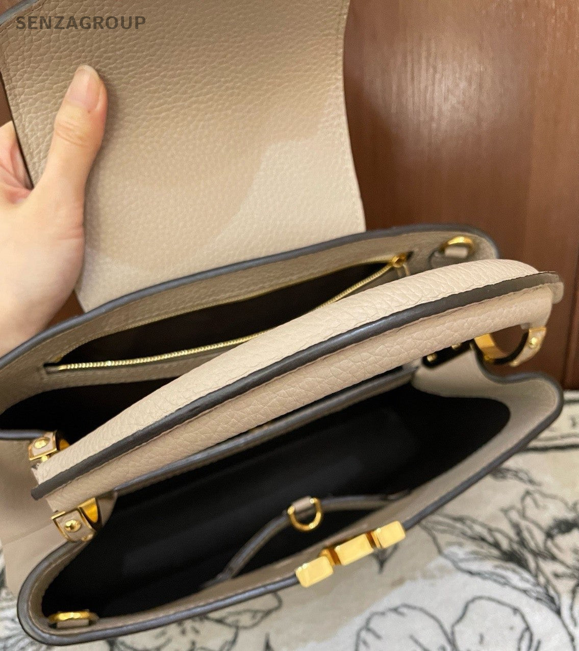 Louis Vuitton Capucines MM Top Handle Bag Crossbody Apricot Gold Women Classic