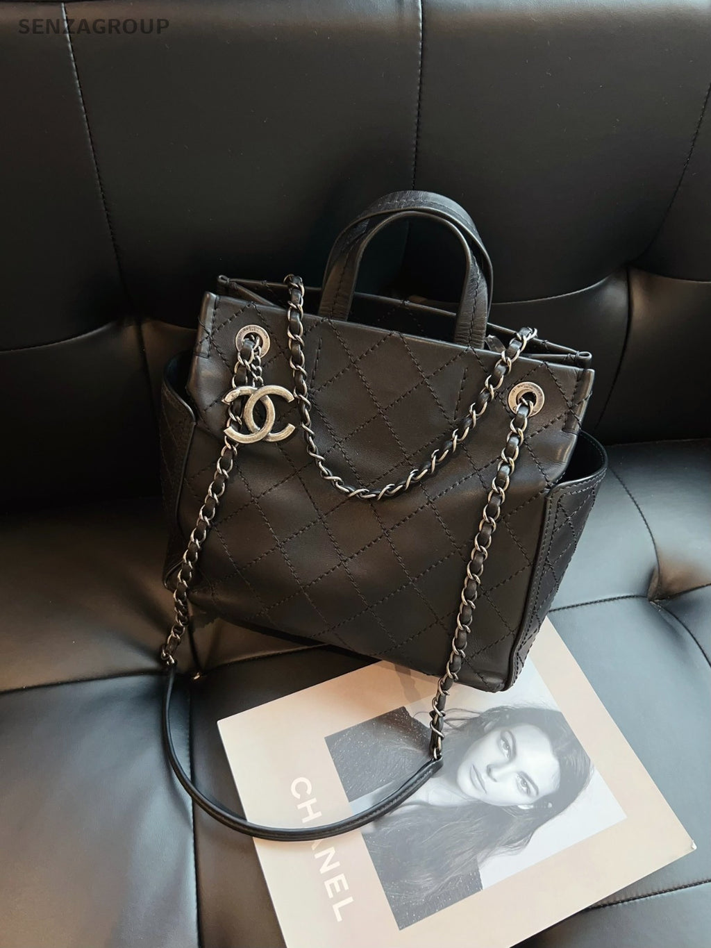 CHANEL Classic Top Handle Diamond pattern Chain Shoulder bag