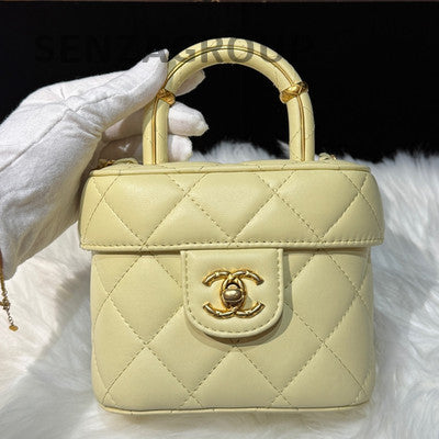 Chanel Quilted Lambskin Handbag Chain Strap Yellow Gold Hardware