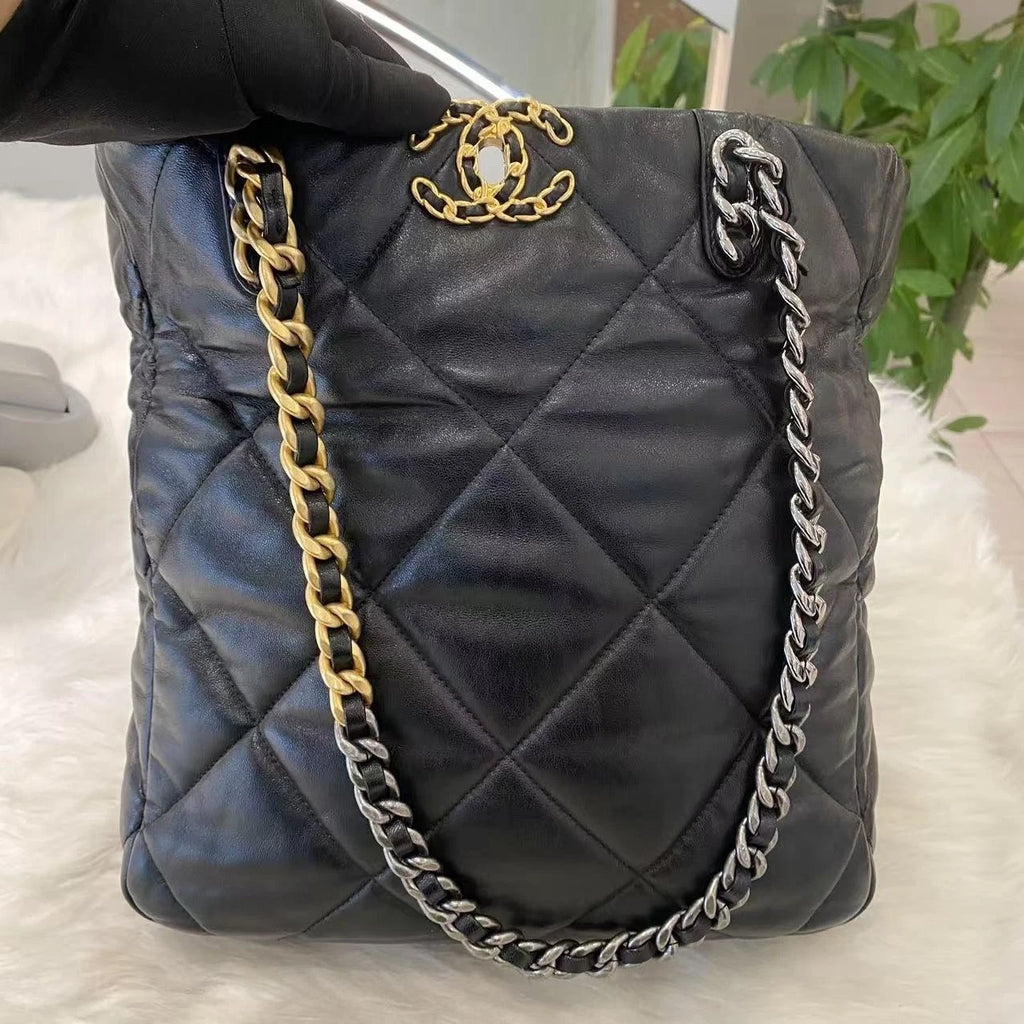Chanel 19 Bag Tote Chain Shoulder Bag Quilted Black Gold Classic Women