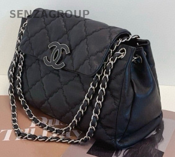 CHANEL CC chain Logo Diamond pattern Shoulder Handbag Black Silver