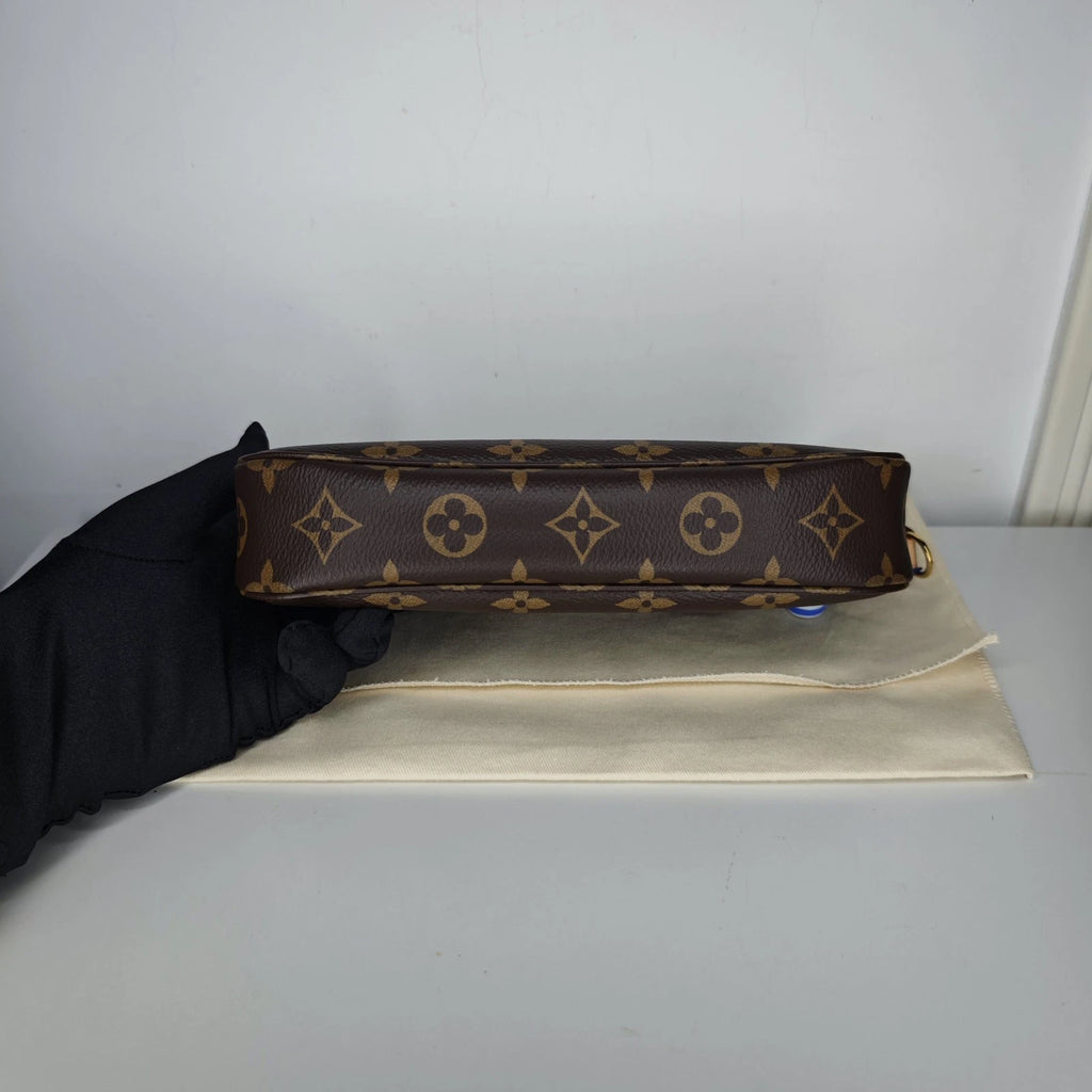 Louis Vuitton Pochette Accessoires Monogram Canvas Shoulder Bag Excellent