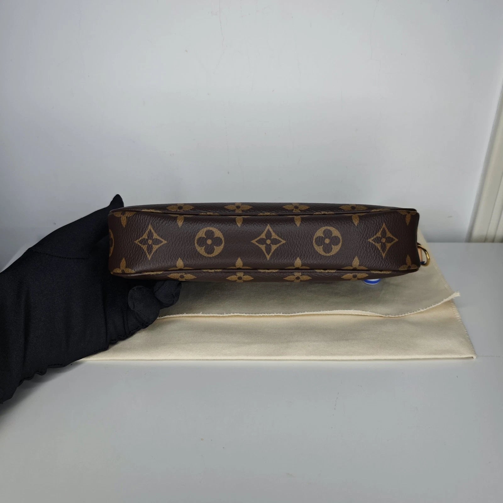 Louis Vuitton Pochette Accessoires Monogram Canvas Shoulder Bag Excellent