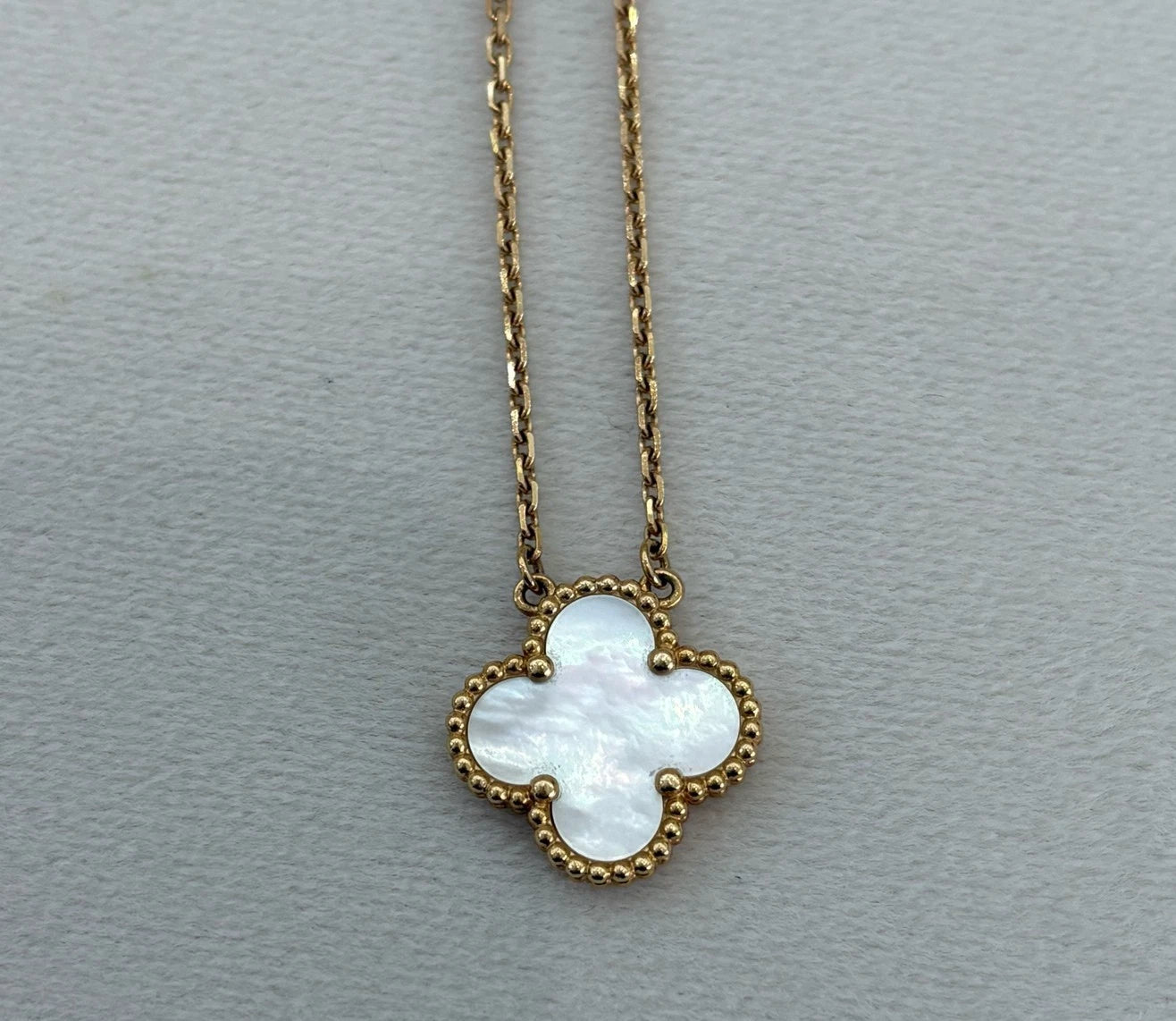 Van Cleef &amp; Arpels Vintage Alhambra Necklace Pendant Mother of Pearl 18K Gold