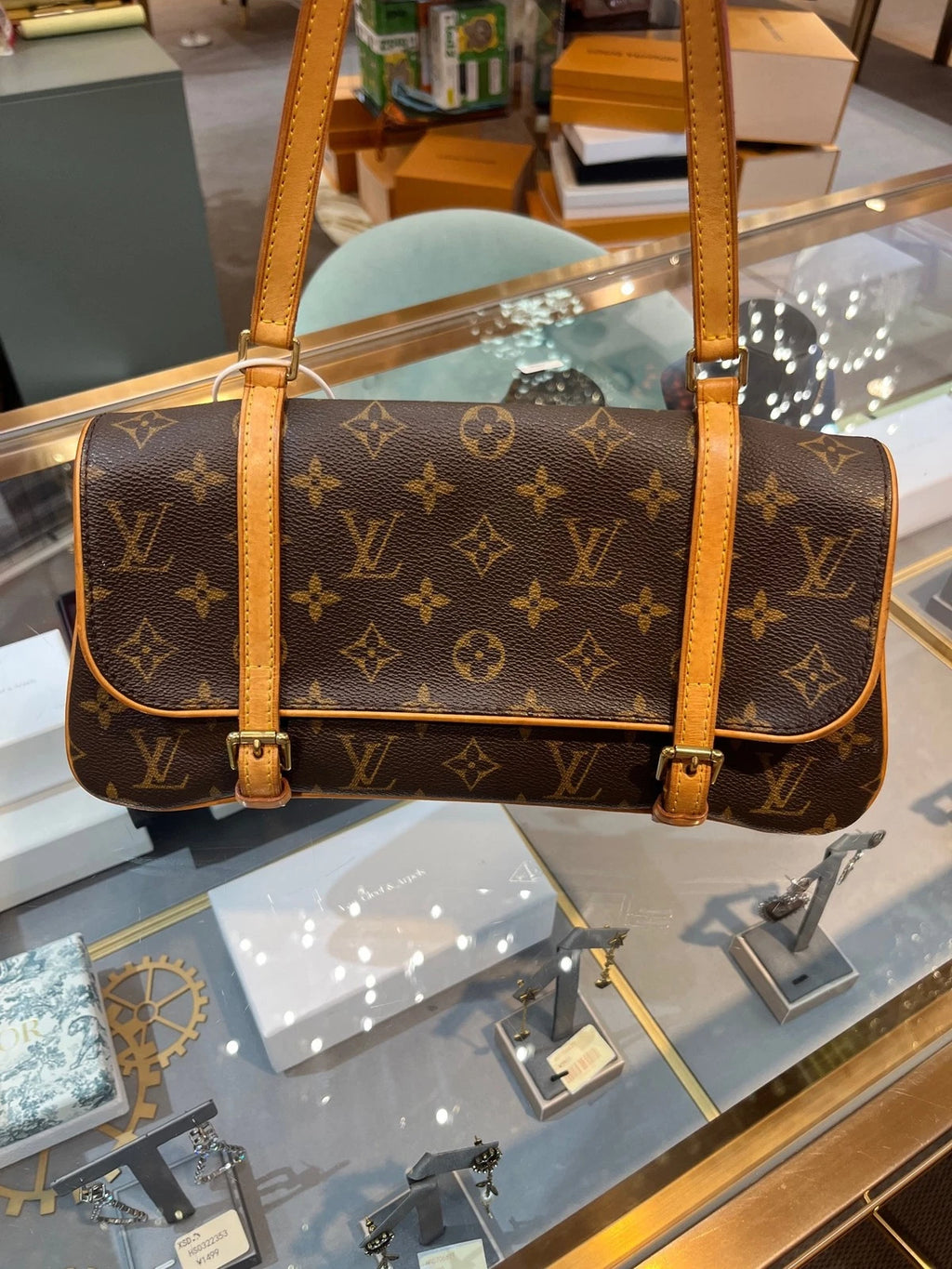 Louis Vuitton Vintage Medium Canvas Handbag For Women