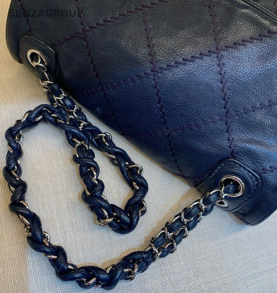 CHANEL Classic Diamond pattern Navy blue Shoulder bag Crossbody
