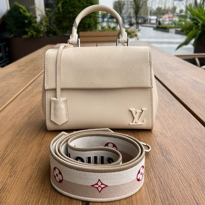 Louis Vuitton Cluny MM Pink Epi Leather Silver Hardware Shoulder Bag