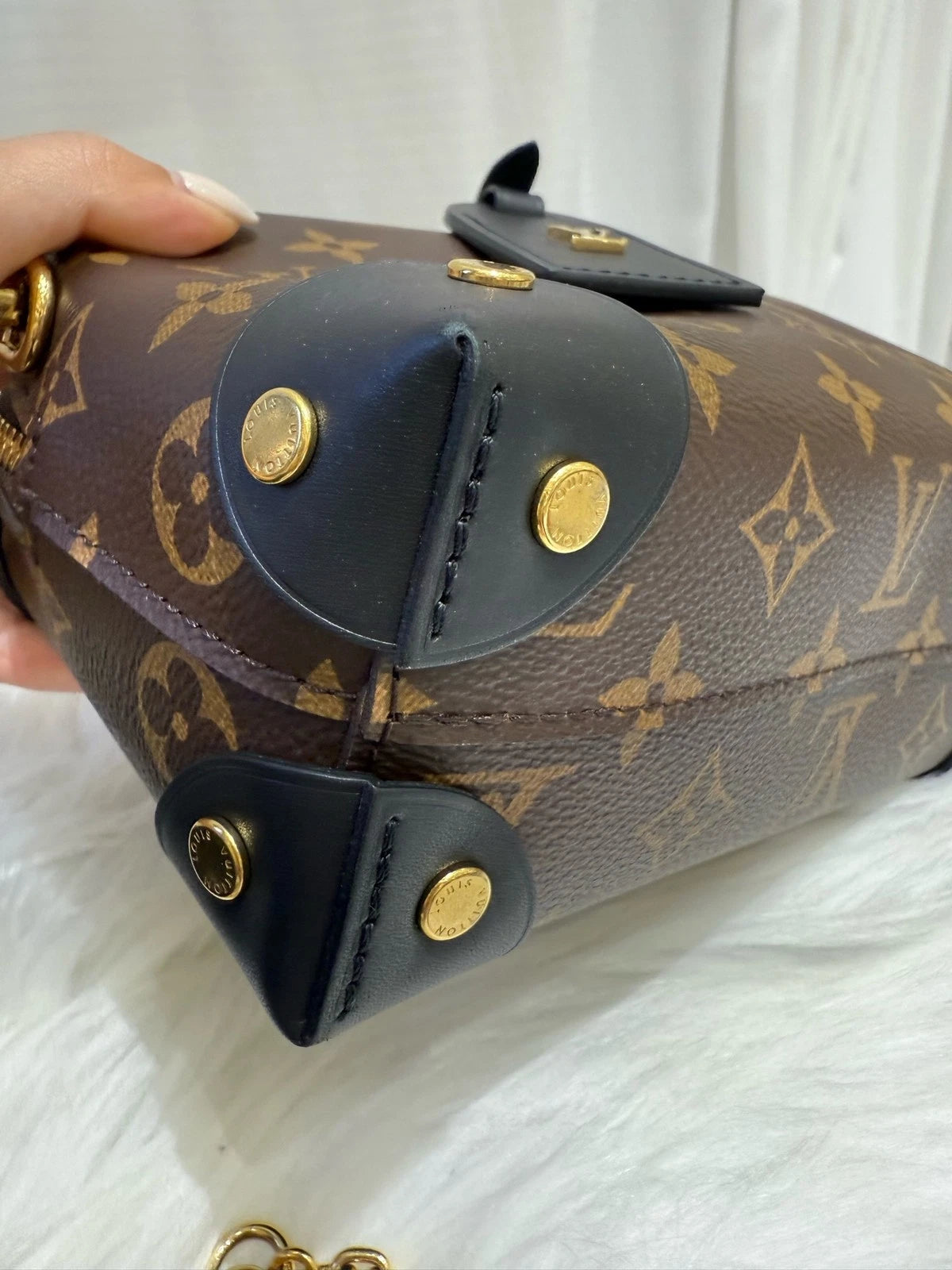 Louis Vuitton Women's Octagonal Chip Version Bag With Invoice