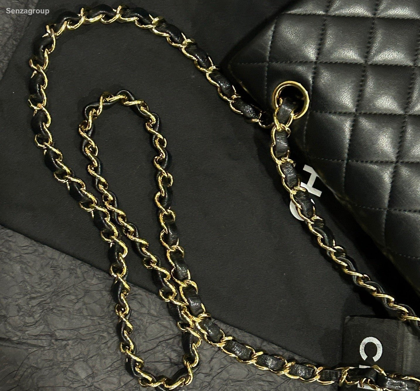Chanel Classic Flap MM Chain Shoulder Bag Crossbody Black Gold Women Fashion