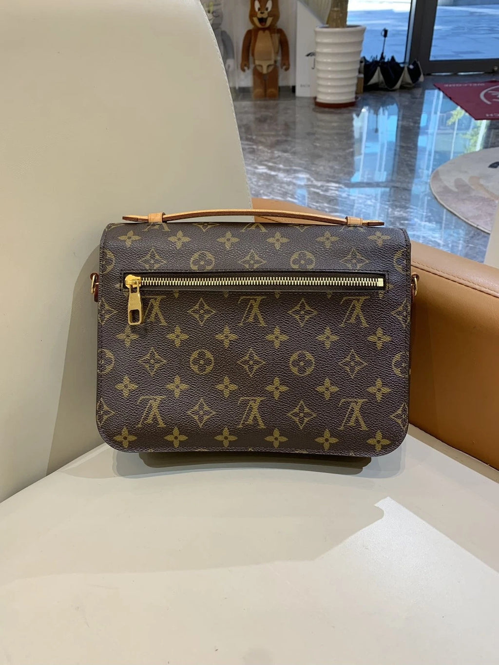 Louis Vuitton Pochette Metis Monogram Canvas Messenger Shoulder Bag