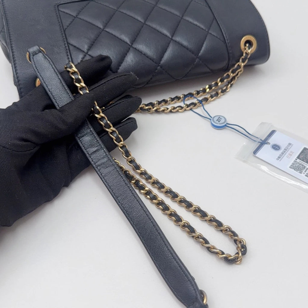 Authentic Chanel Classic Flap Black Quilted Flap Chain Shoulder Crossbody GHW