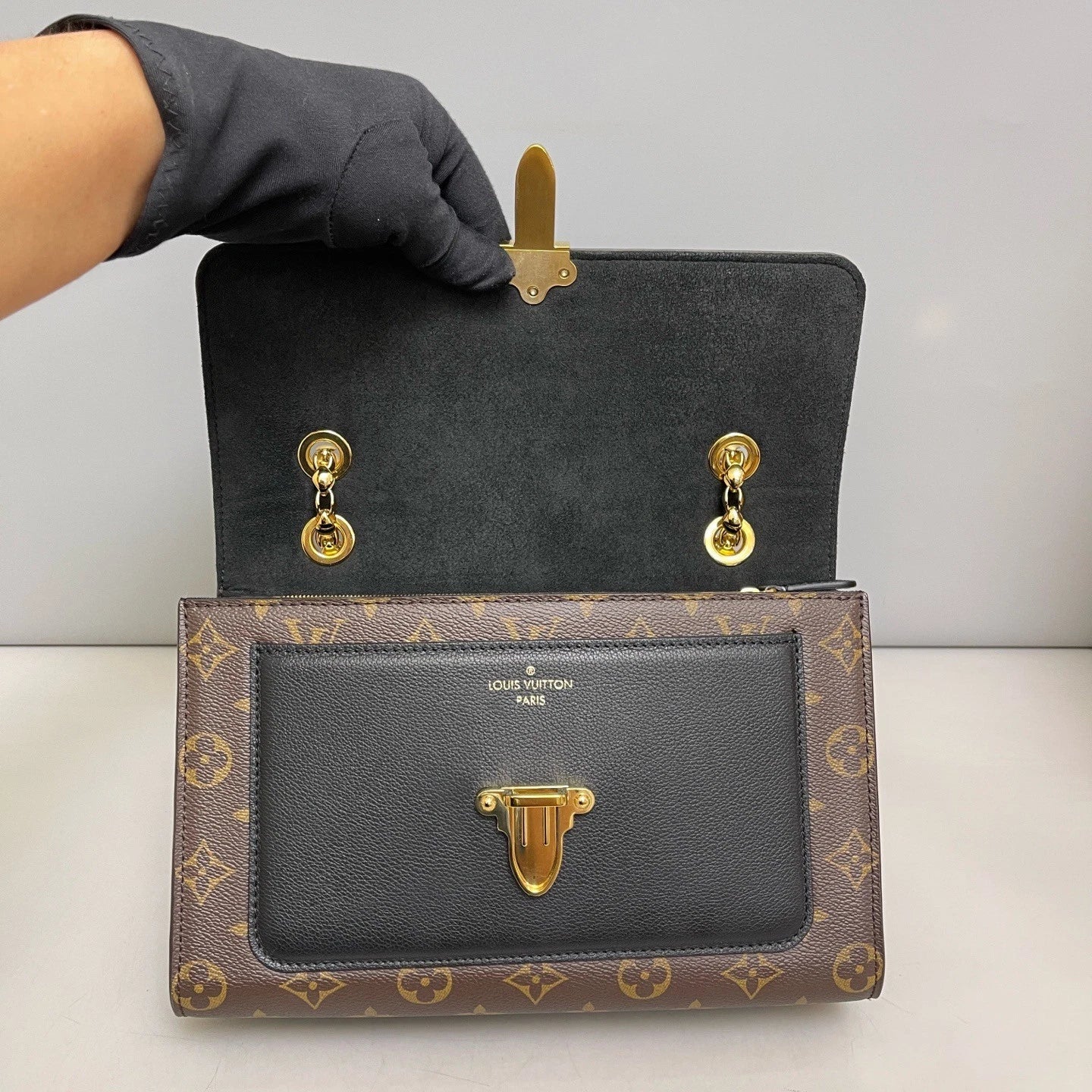 Authentic Louis Vuitton Victoire Chain Monogram Shoulder Bag Brown GHW