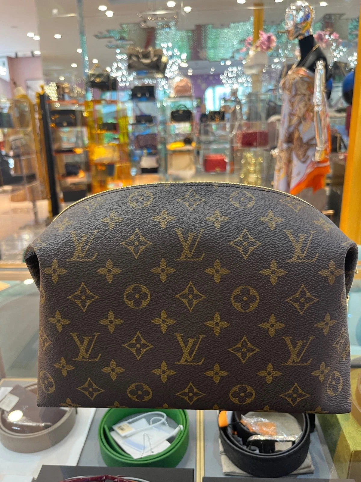Louis Vuitton Monogram Large Canvas Cosmetic Pouch For Women