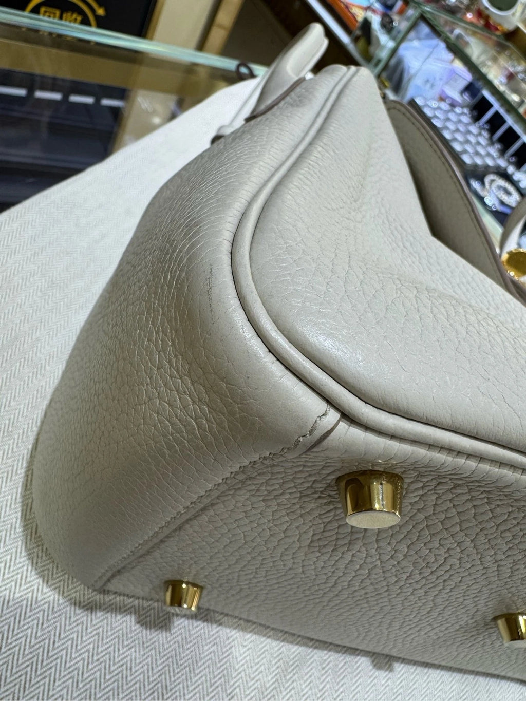 Pre-owned Hermes Calfskin Lindy 26 Top Handle Bag For Women