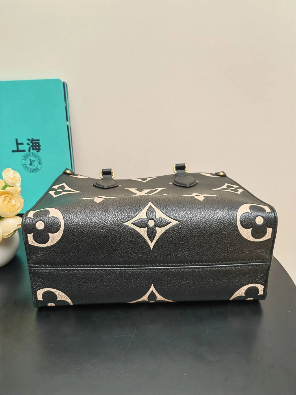 Louis Vuitton OnTheGo Leather Black Tote Bag Excellent