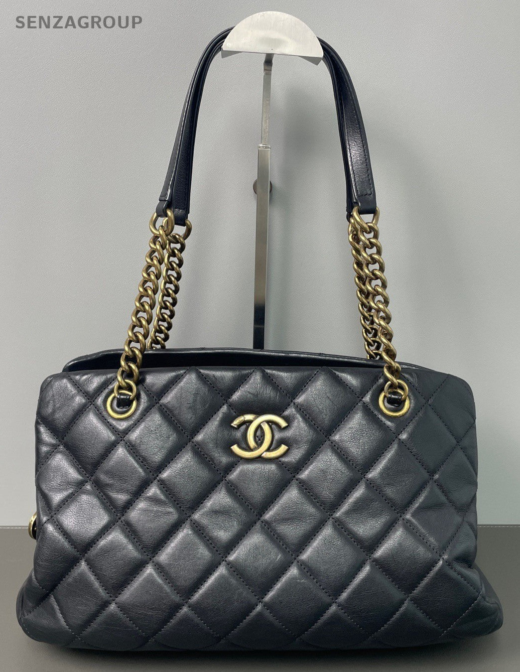 CHANEL Vintage Oil wax leather Chain Shoulder Handbag Black Gold Women