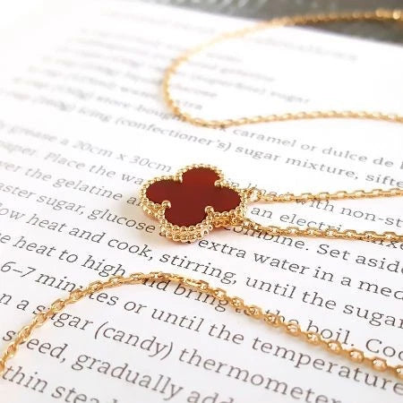 Van Cleef &amp; Arpels Vintage Alhambra Carnelian Pendant Necklace Yellow Gold 18k