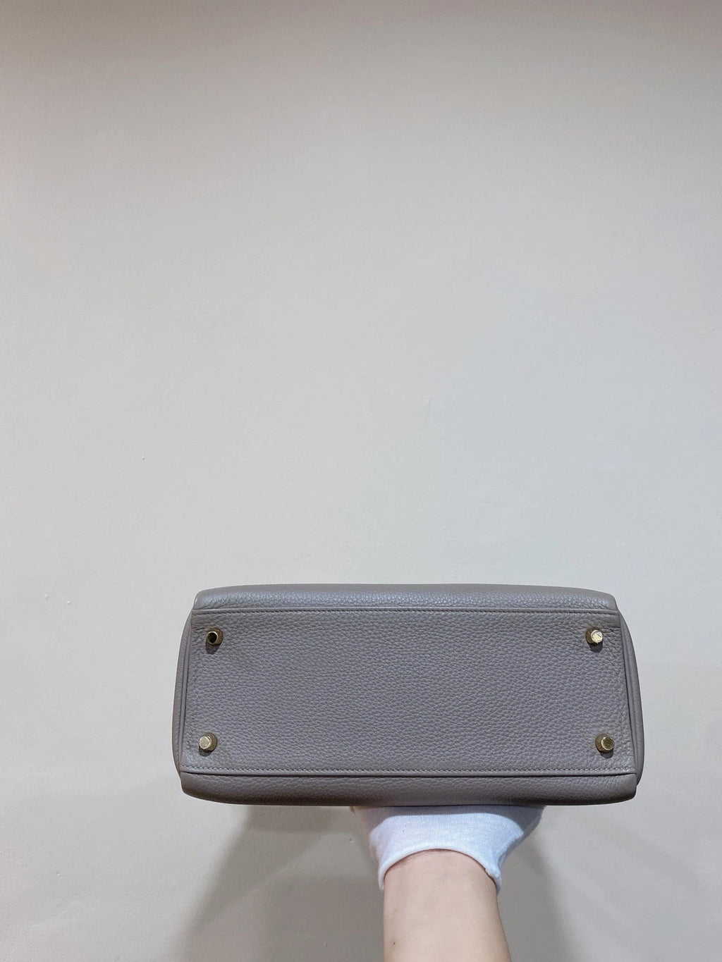 Hermes Kelly 28 Gris Perle Togo Leather Gold Hardware Top Handle Bag