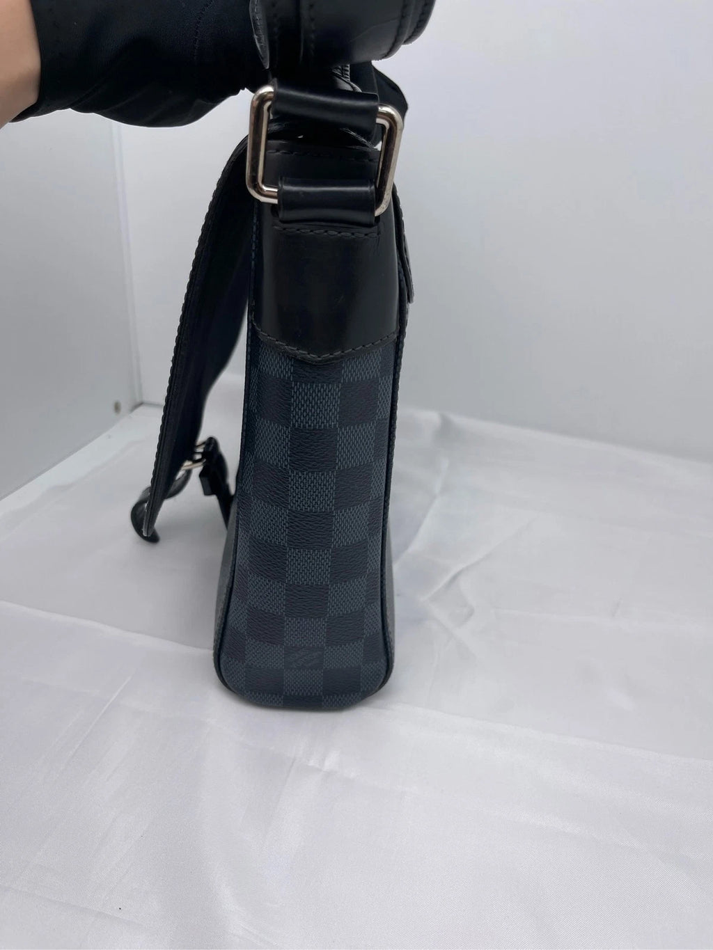 Louis Vuitton District Damier Cobalt Messenger Crossbody Shoulder Bag
