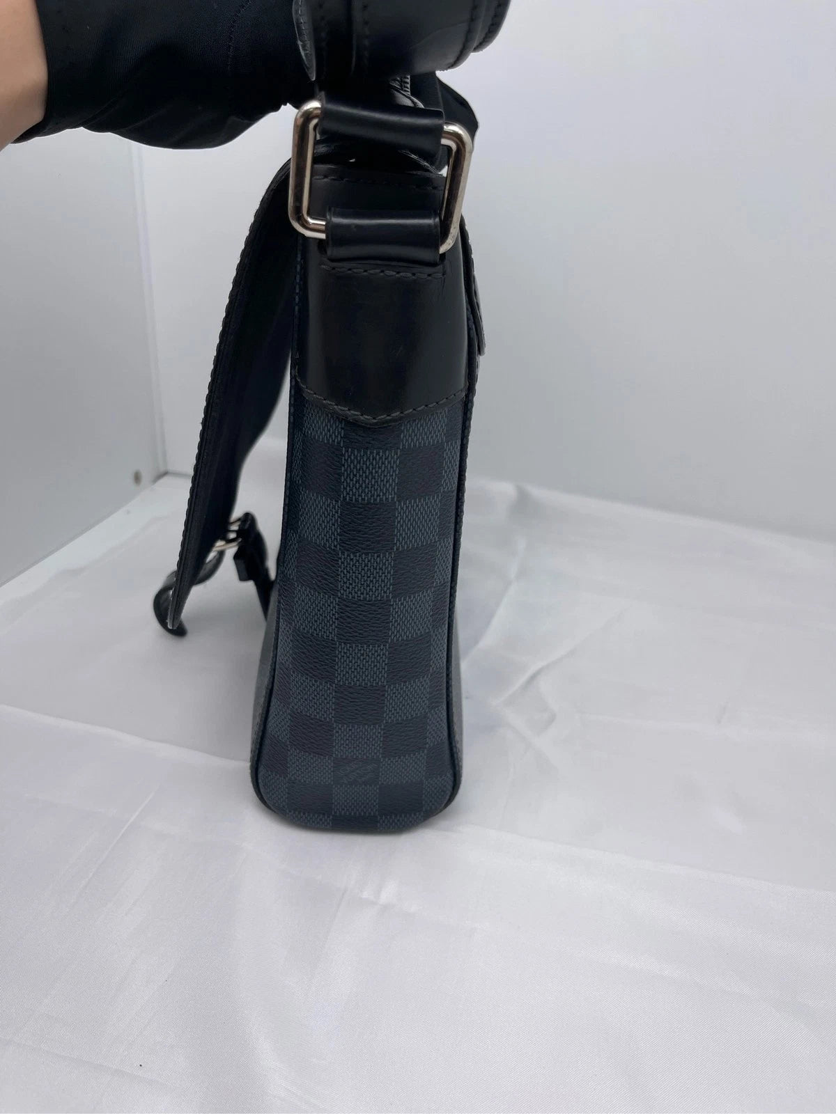 Louis Vuitton District Damier Cobalt Messenger Crossbody Shoulder Bag