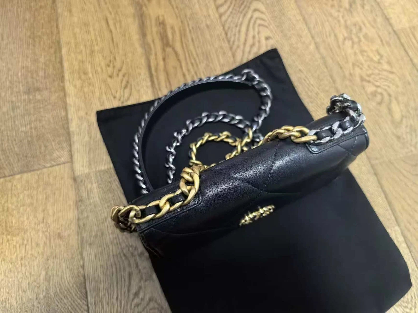 CHANEL Black Lambskin 19bag WOC Chain Crossbody Bag For Women