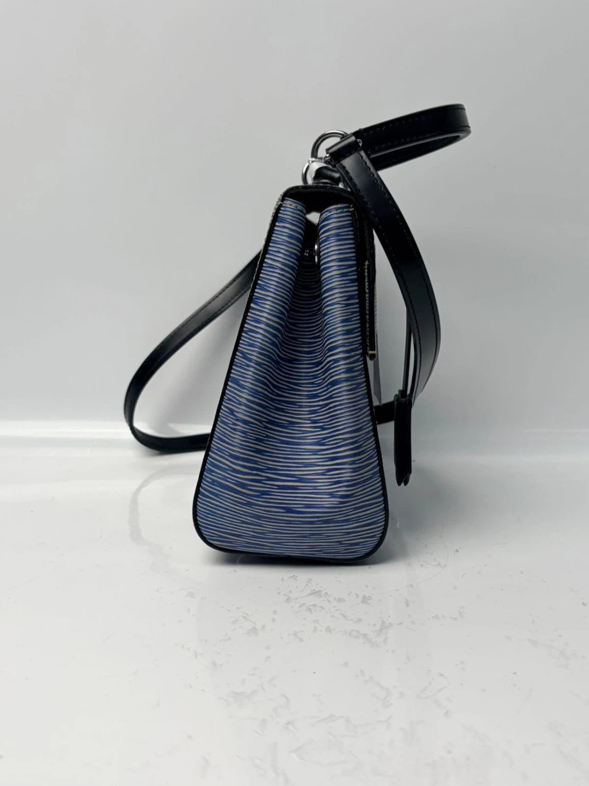 sj0001 xp02180 Louis Vuitton Cluny BB EPI Leather