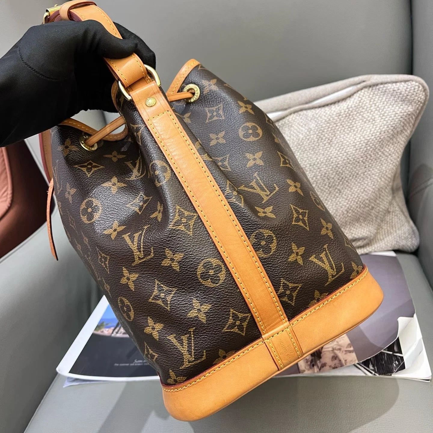 Louis Vuitton Noe MM Bucket Shoulder Crossbody Brown Gold Women Classic