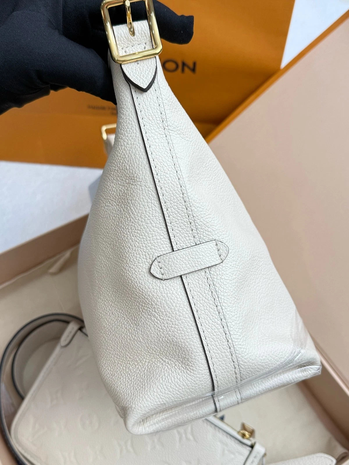 Louis Vuitton Carryall Leather White Tote Bag Excellent